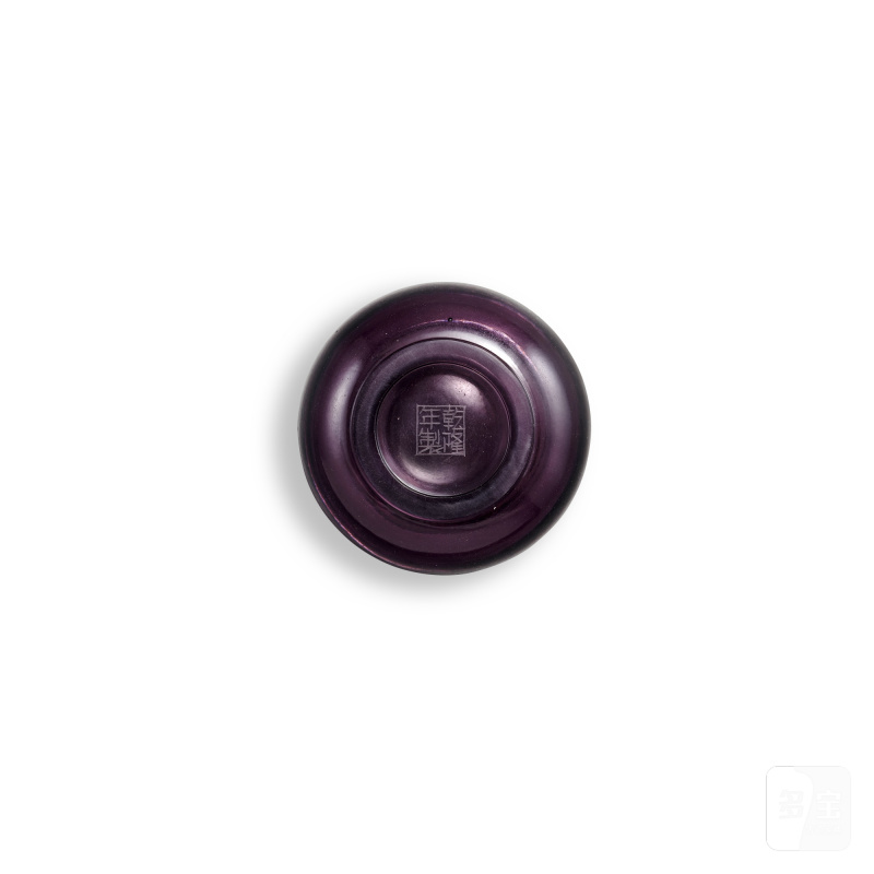 A purple glass box and cover, Mark and period of Qianlong | 清乾隆 紫料蓋盒 《乾隆年製》款 - 图2